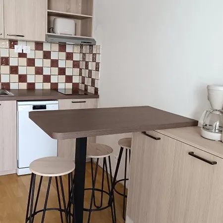 Rdc Proche Avec Parking Prive - Fr-1-328-276 Apartmán